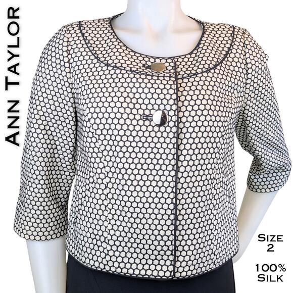 ANN TAYLOR Crop Swing Blazer 2 White Black Silk Embroidered Honeycomb Pattern - Picture 1 of 11